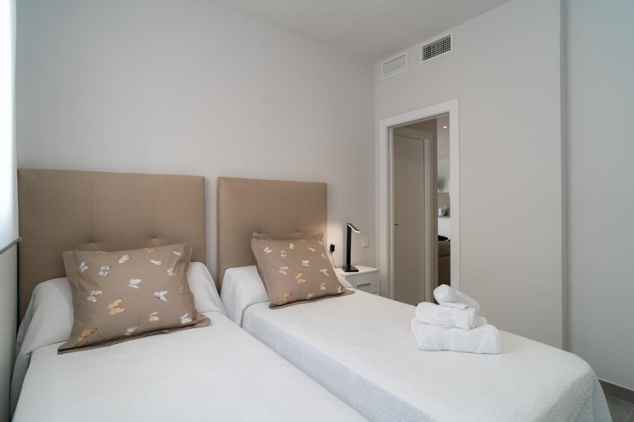 Aac Malaga - Apartamento Con Terraza, Muy Amplio, Totalmente Equipado, Cerca Del Centro Y Nuevo! المظهر الخارجي الصورة